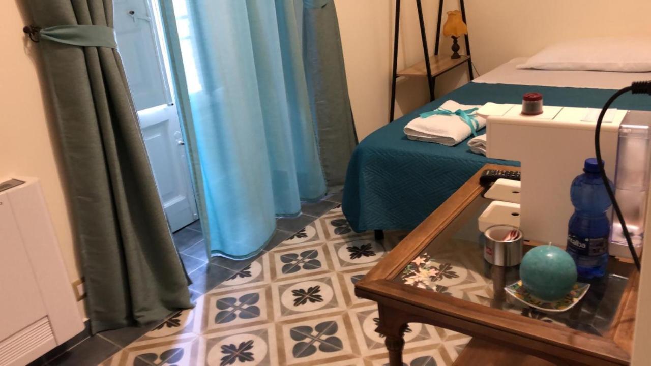 蒙塔尔巴诺埃利科纳Domus Aurea住宿加早餐旅馆 外观 照片